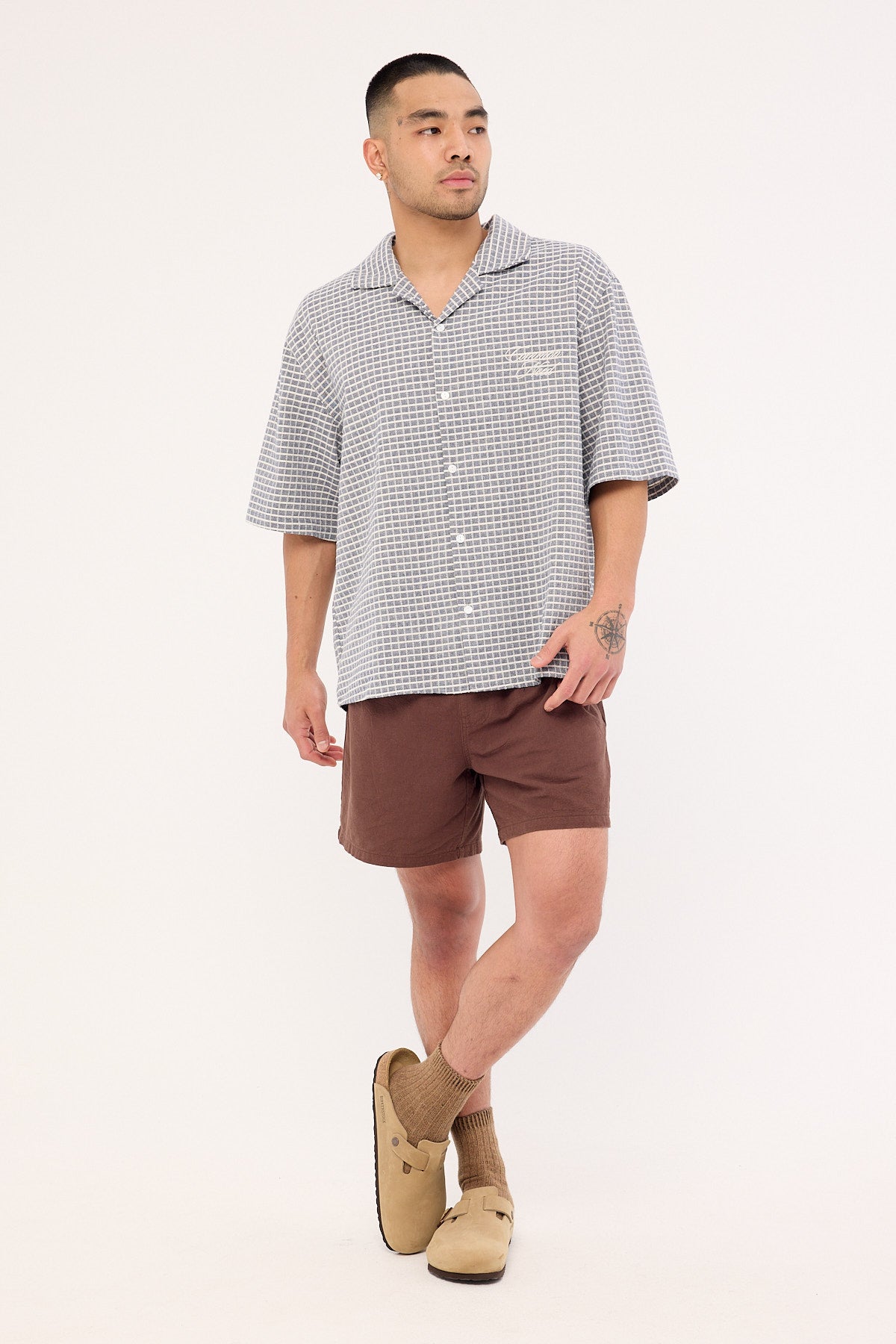 Common Need Island Linen Short Dark Brown