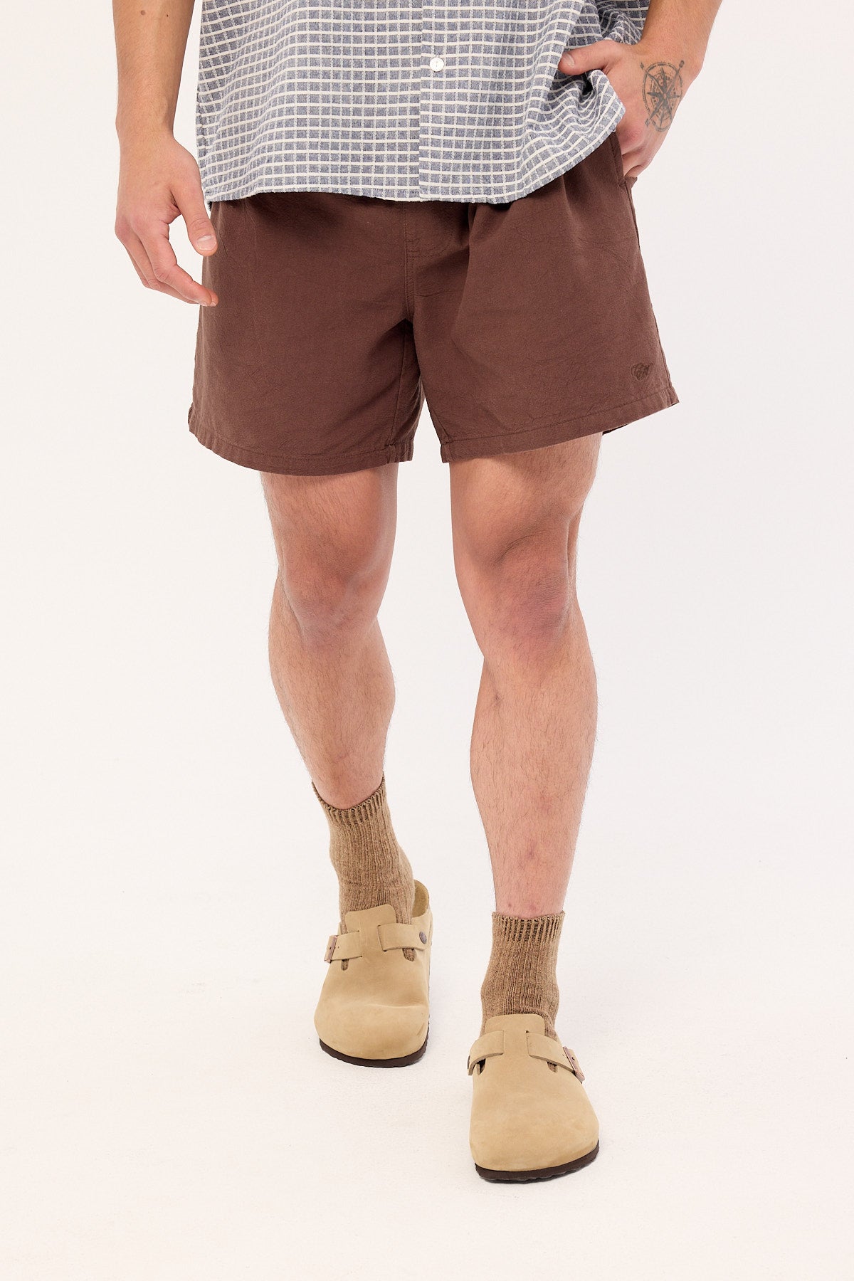 Common Need Island Linen Short Dark Brown