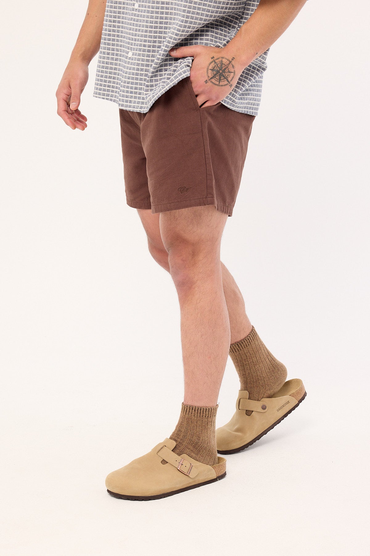 Common Need Island Linen Short Dark Brown