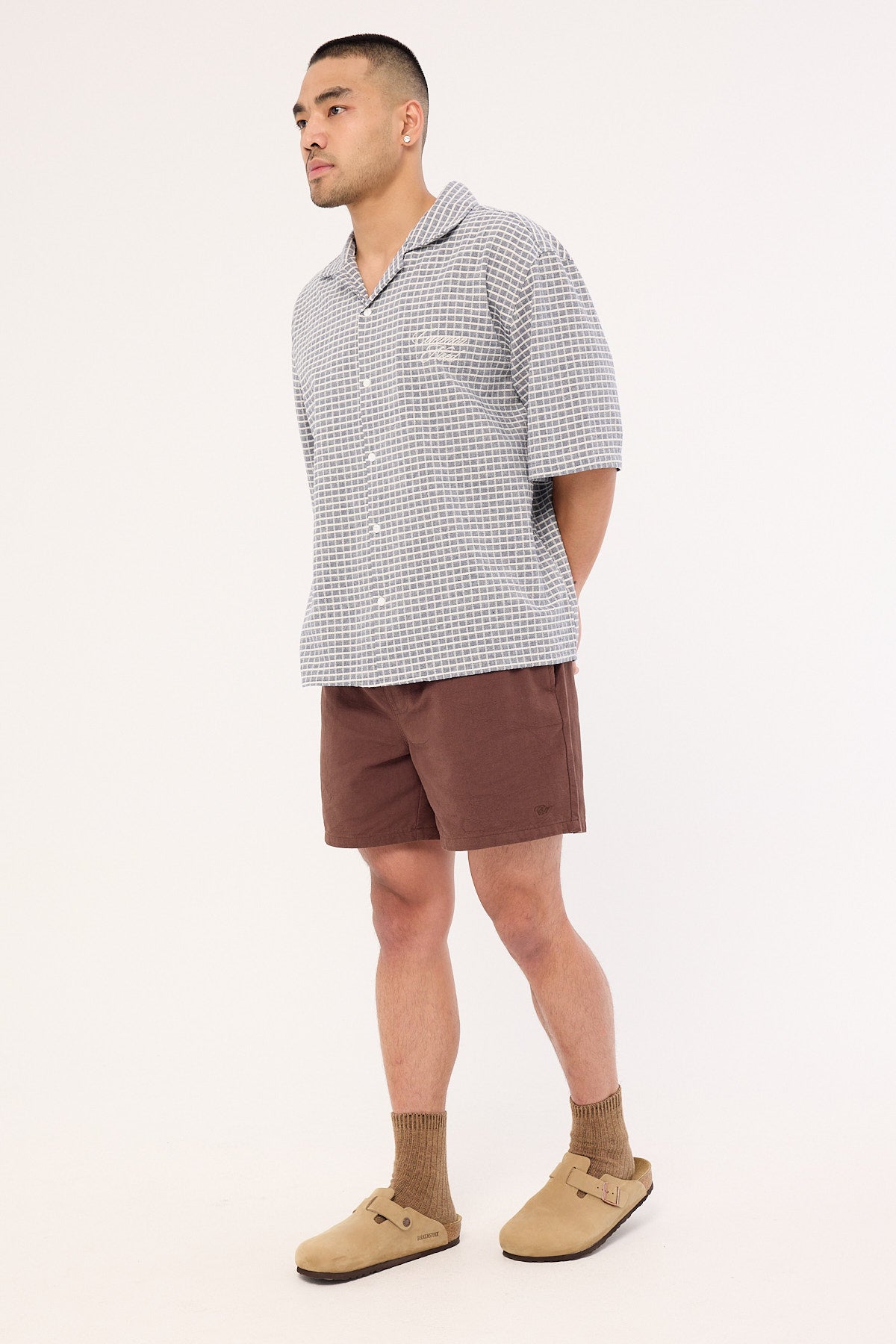 Common Need Island Linen Short Dark Brown