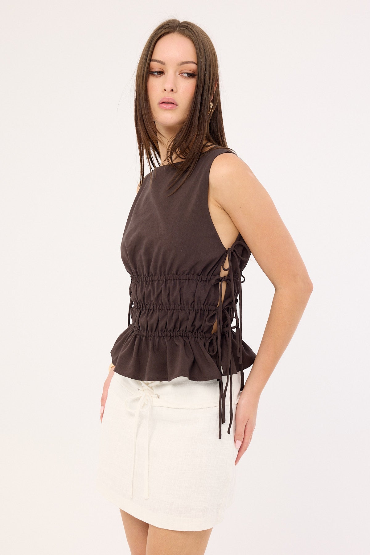 Perfect Stranger Abby Linen Mid Rise Skort White