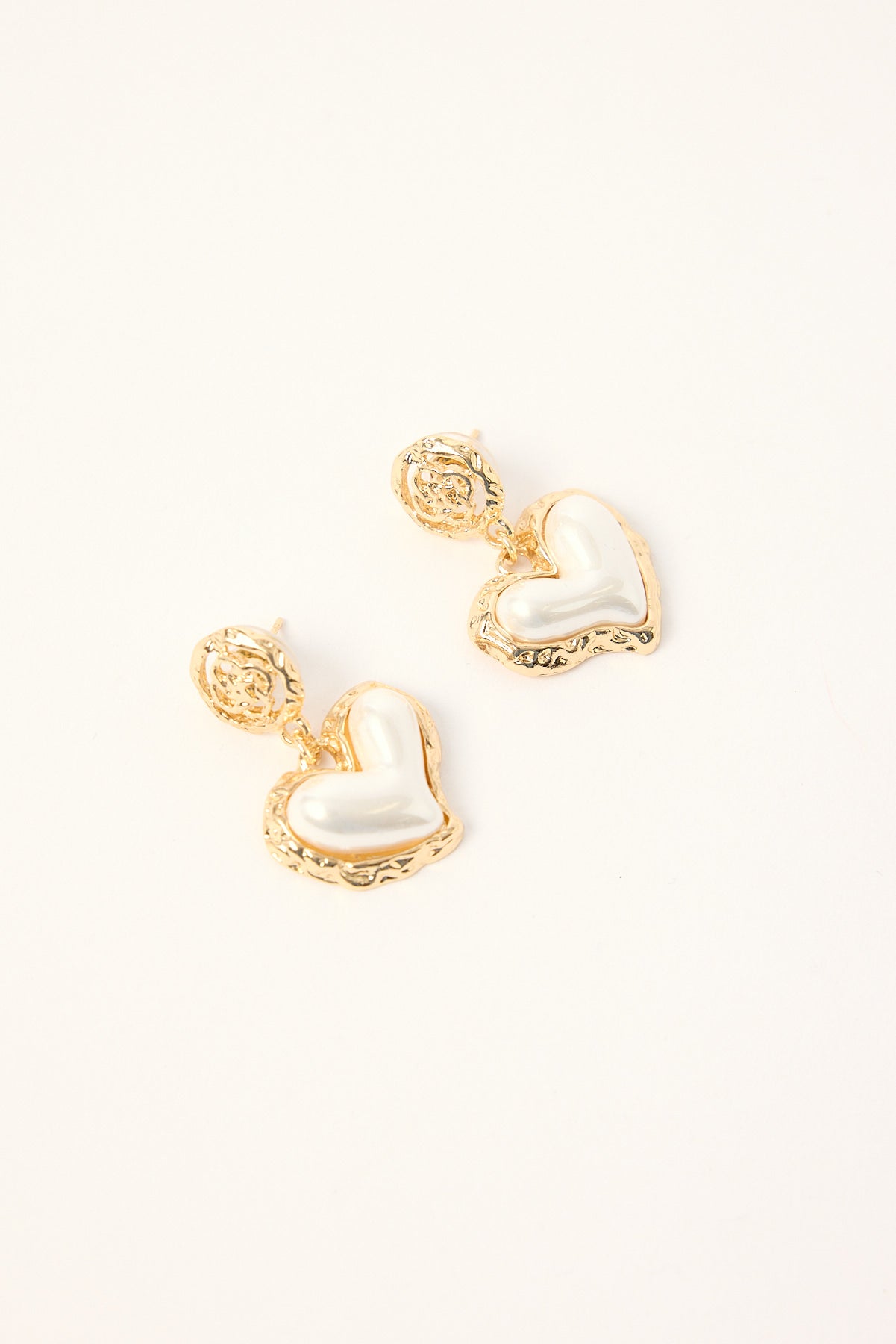 Token Pearl Heart Earrings Gold