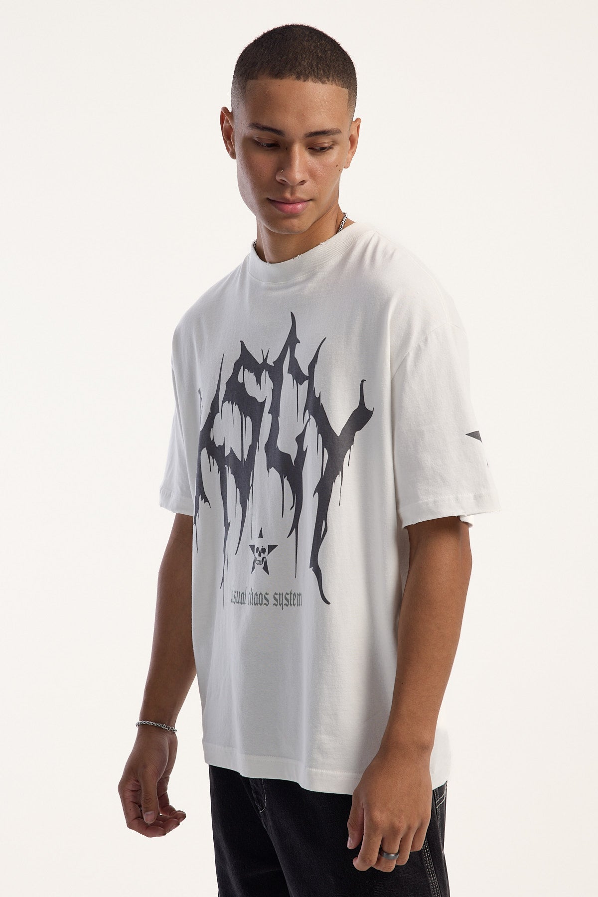 Shop Men's T-Shirts | Graphic, Basic & Oversized Tees – Universal