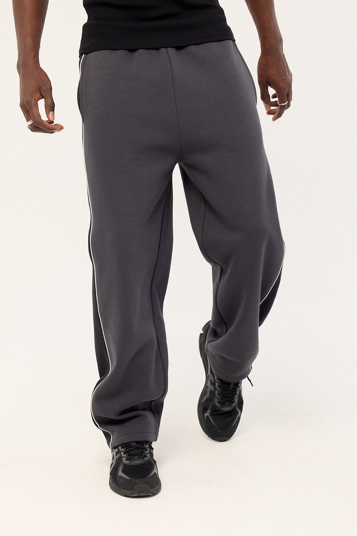 Common Need Gallery Panel Sweatpant Washed Black