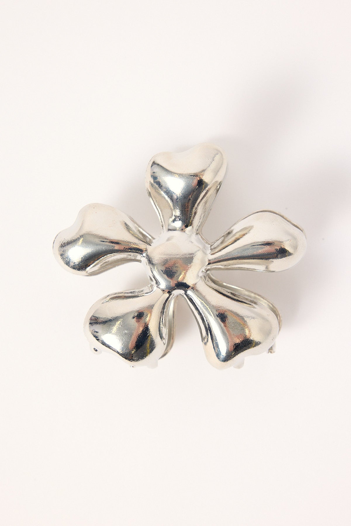 Token Wave Flower Hair Claw Clip Silver