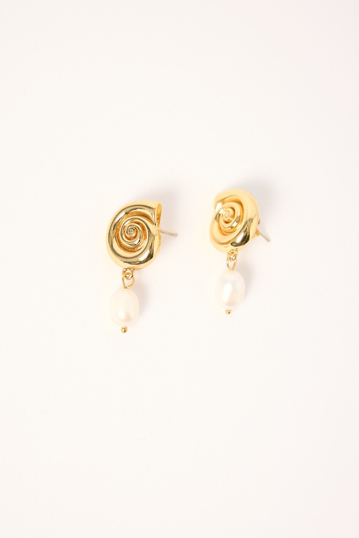 Token Laila Pearl Drop Earring Gold