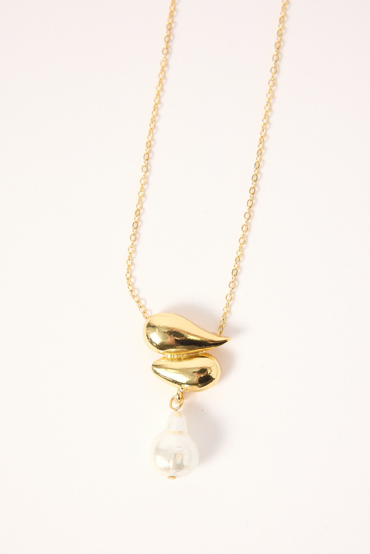 Token Isabel Pearl Drop Necklace Gold