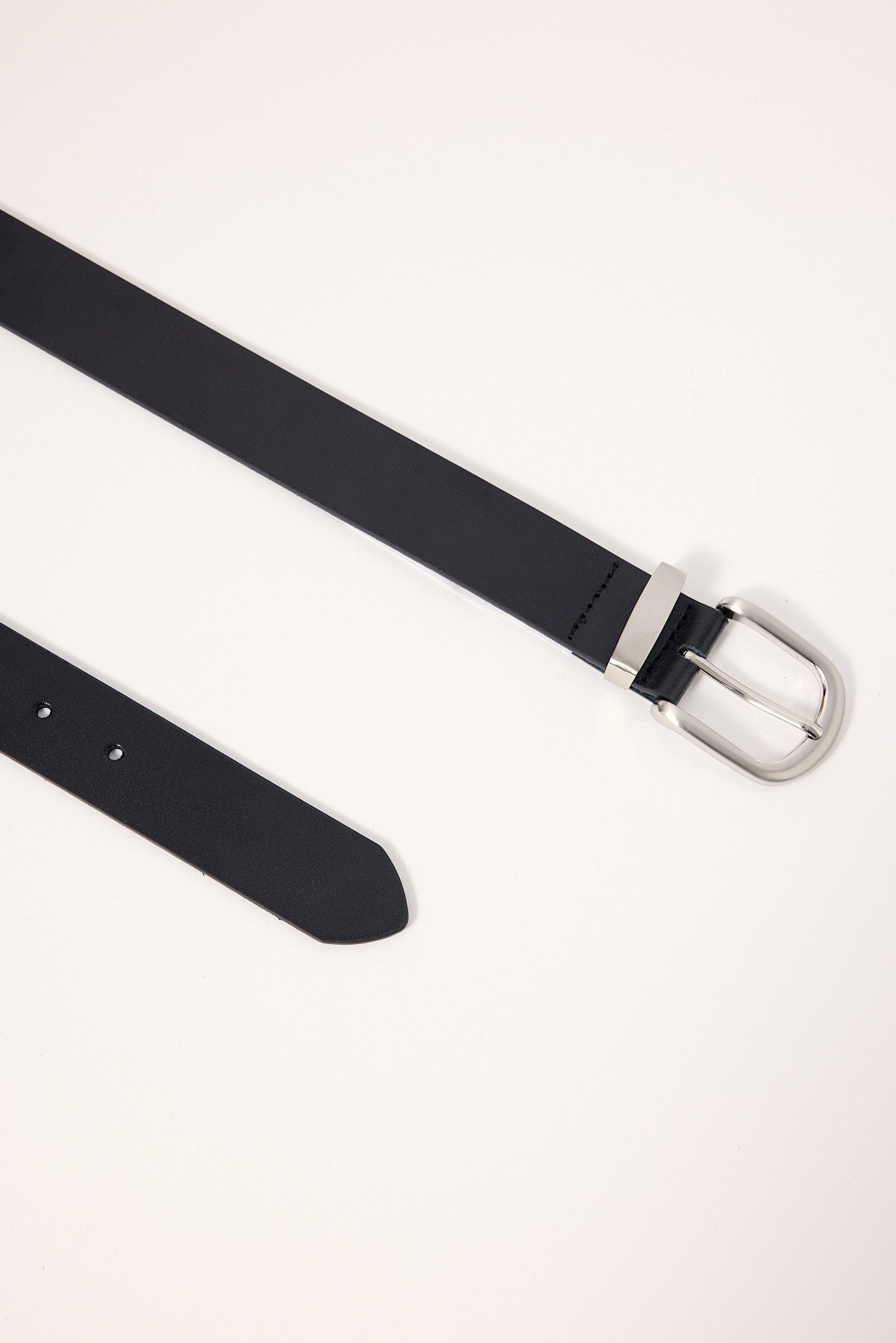 Common Need Classic Slim Leather Belt Black