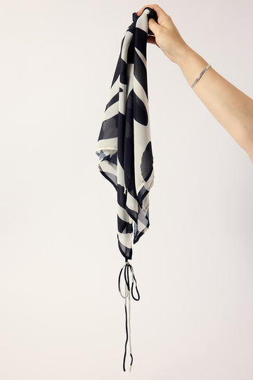 Perfect Stranger Drift Scarf Black/Cream Print