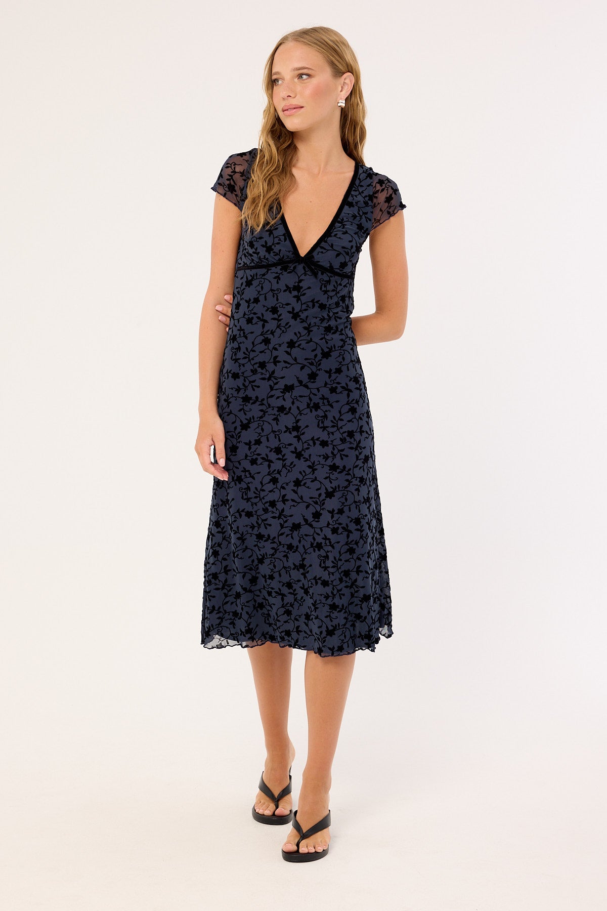 Motel Vilinia Midi Dress Pretty Petal Flock Black