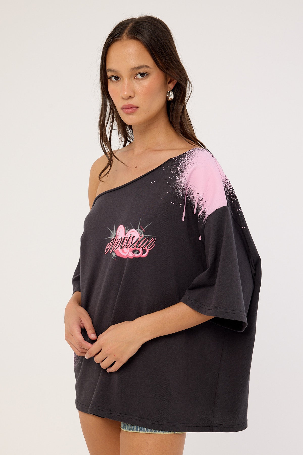 Neovision Digi Off Shoulder Relaxed Tee Washed Black