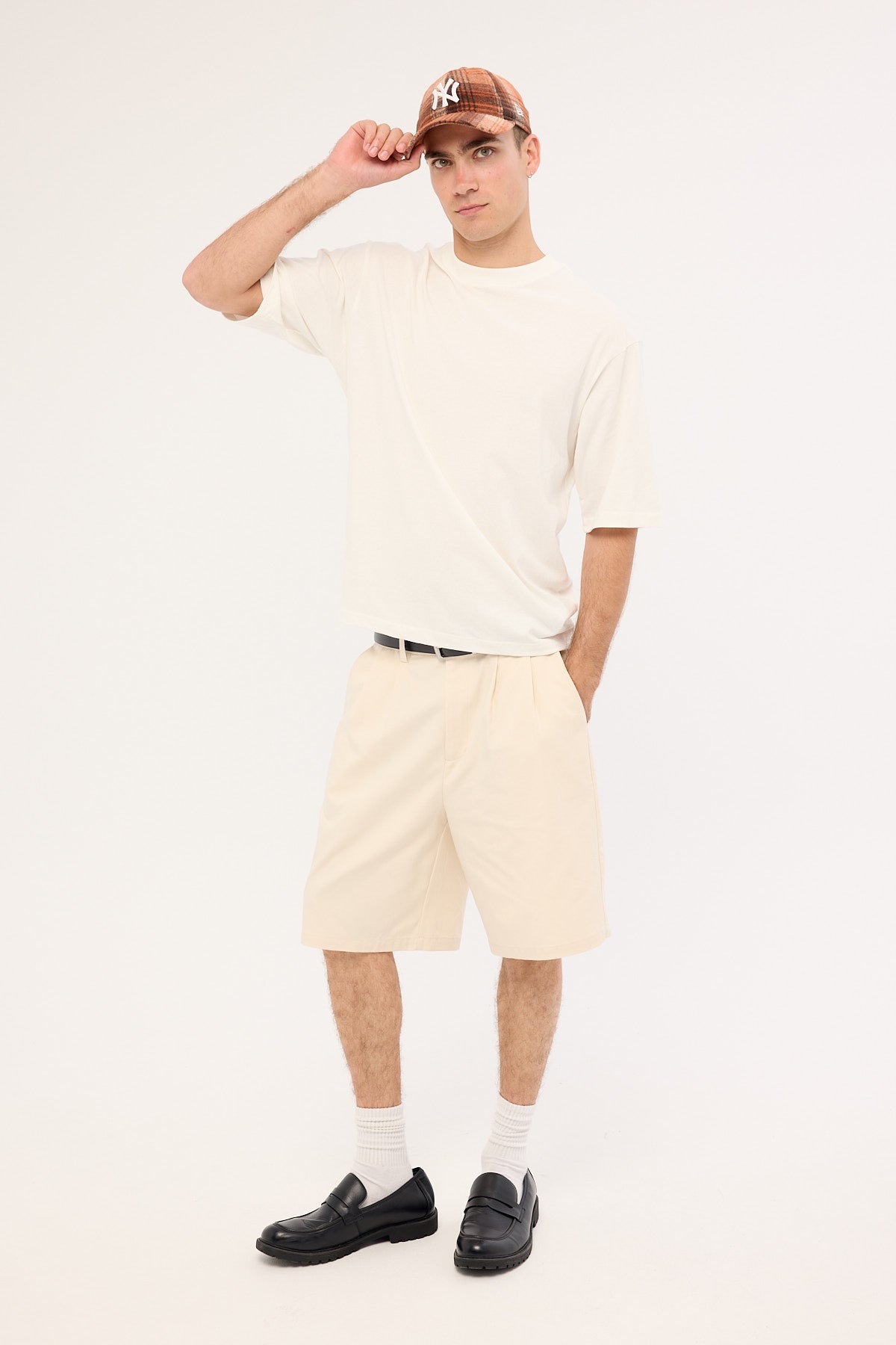 Common Need Jaxon Baggy Tailored Short Ecru