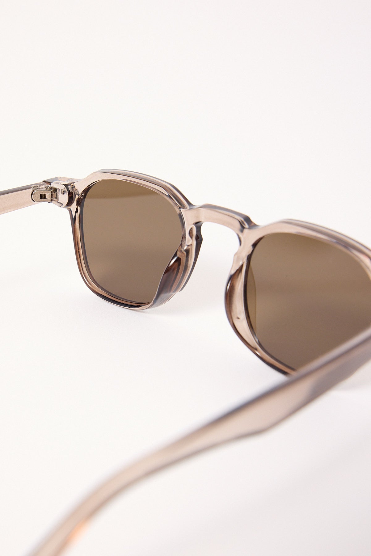 Unity Eyewear Background Crystal Grey