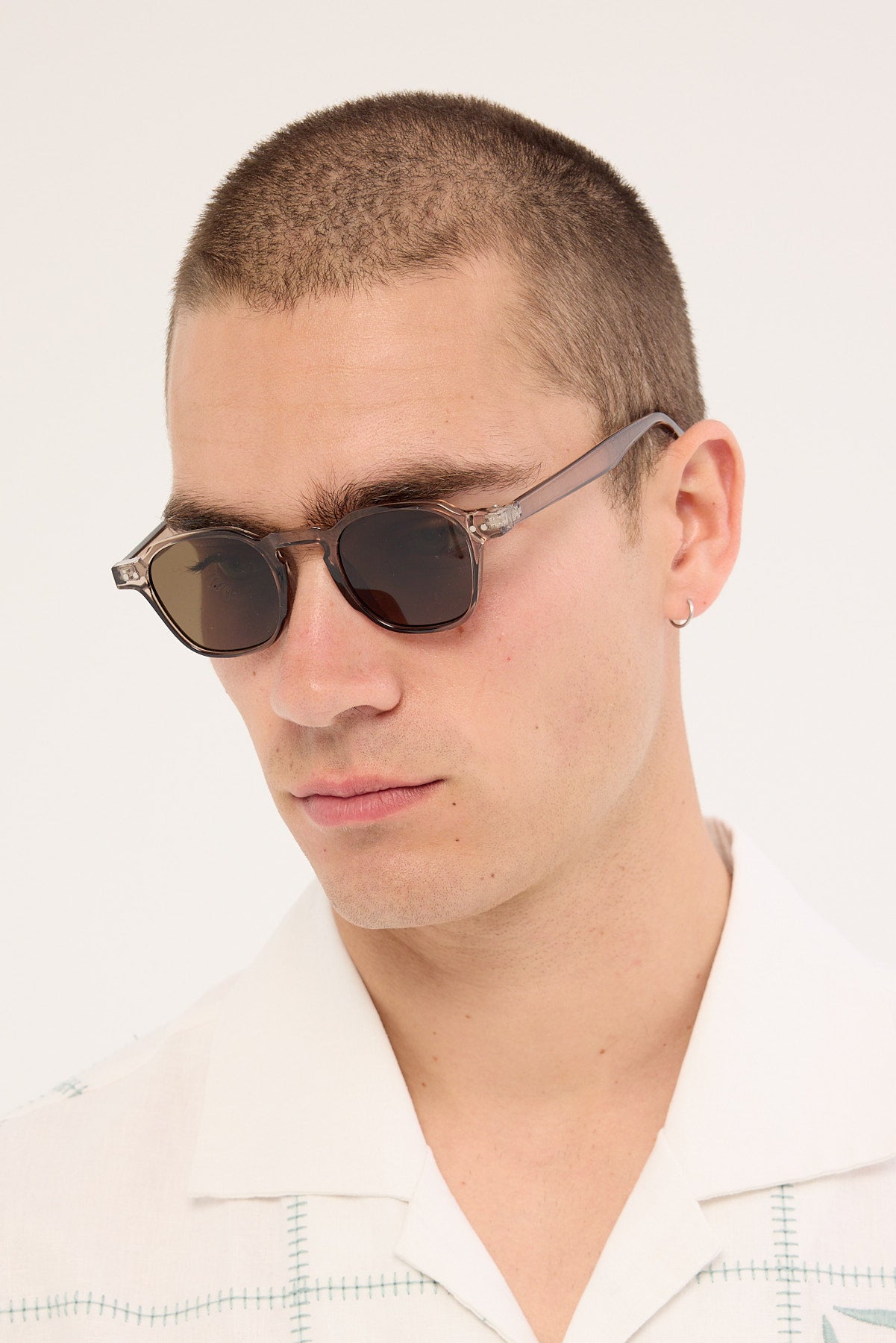 Unity Eyewear Background Crystal Grey