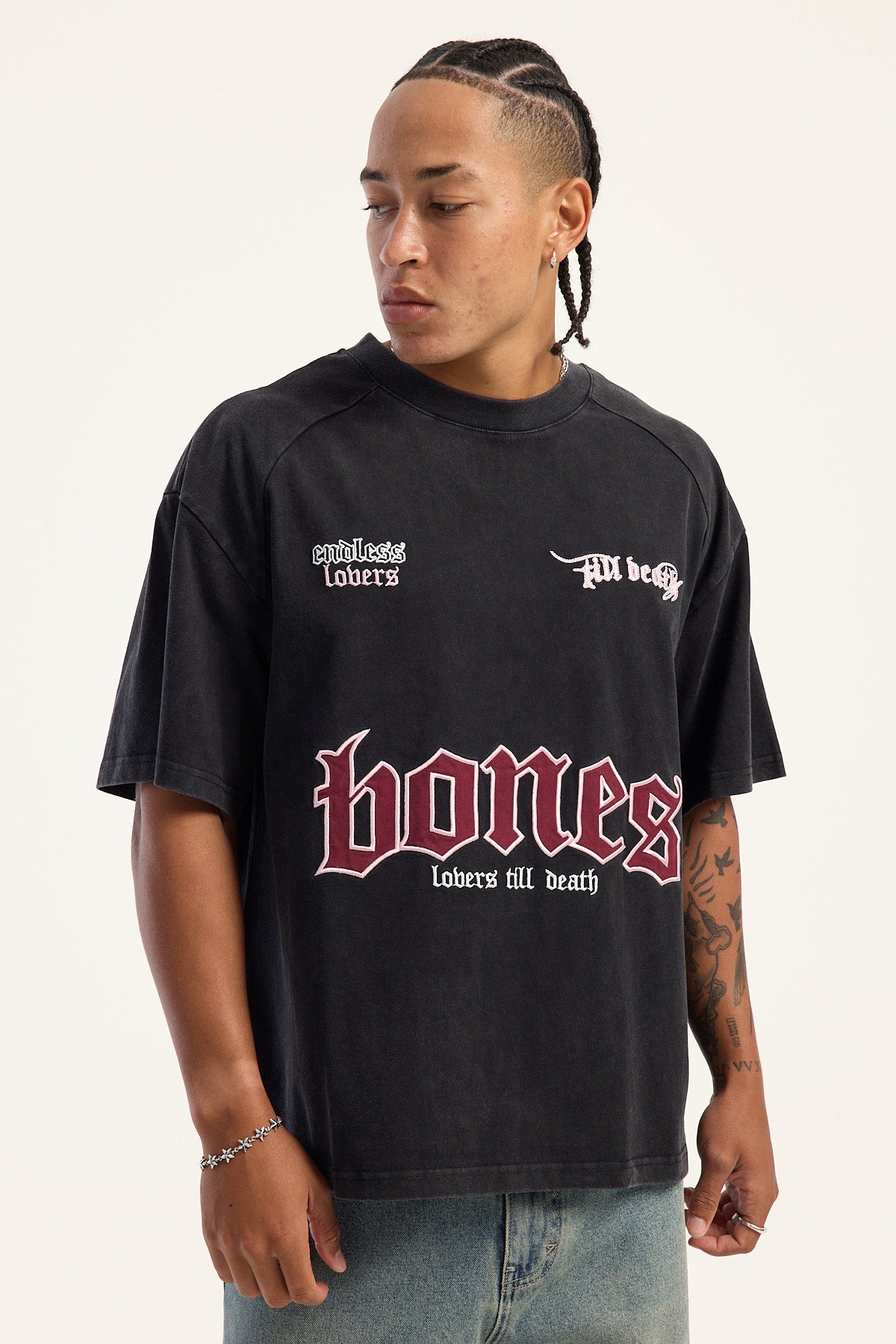 Shop Men's T-Shirts | Graphic, Basic & Oversized Tees – Universal