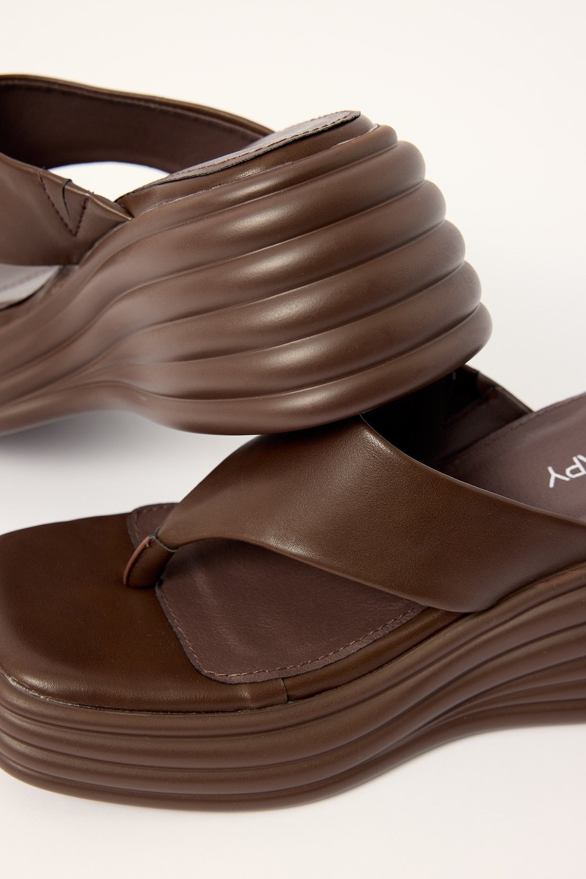 Therapy Frame Thong Wedge Slide Chocolate Smooth PU
