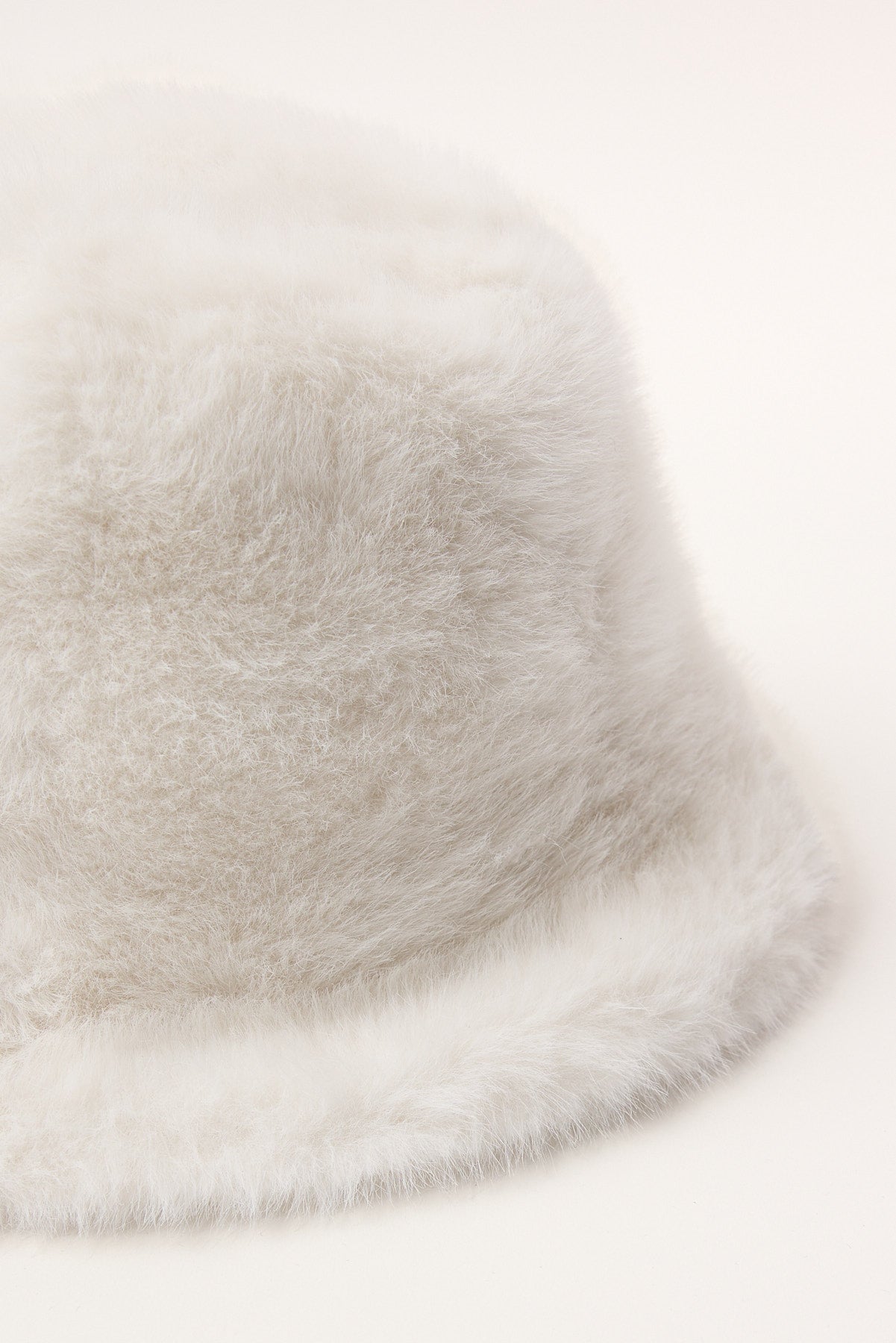 Ignoo Hat Token Igloo Faux Fur Bucket Hat White – Universal Store