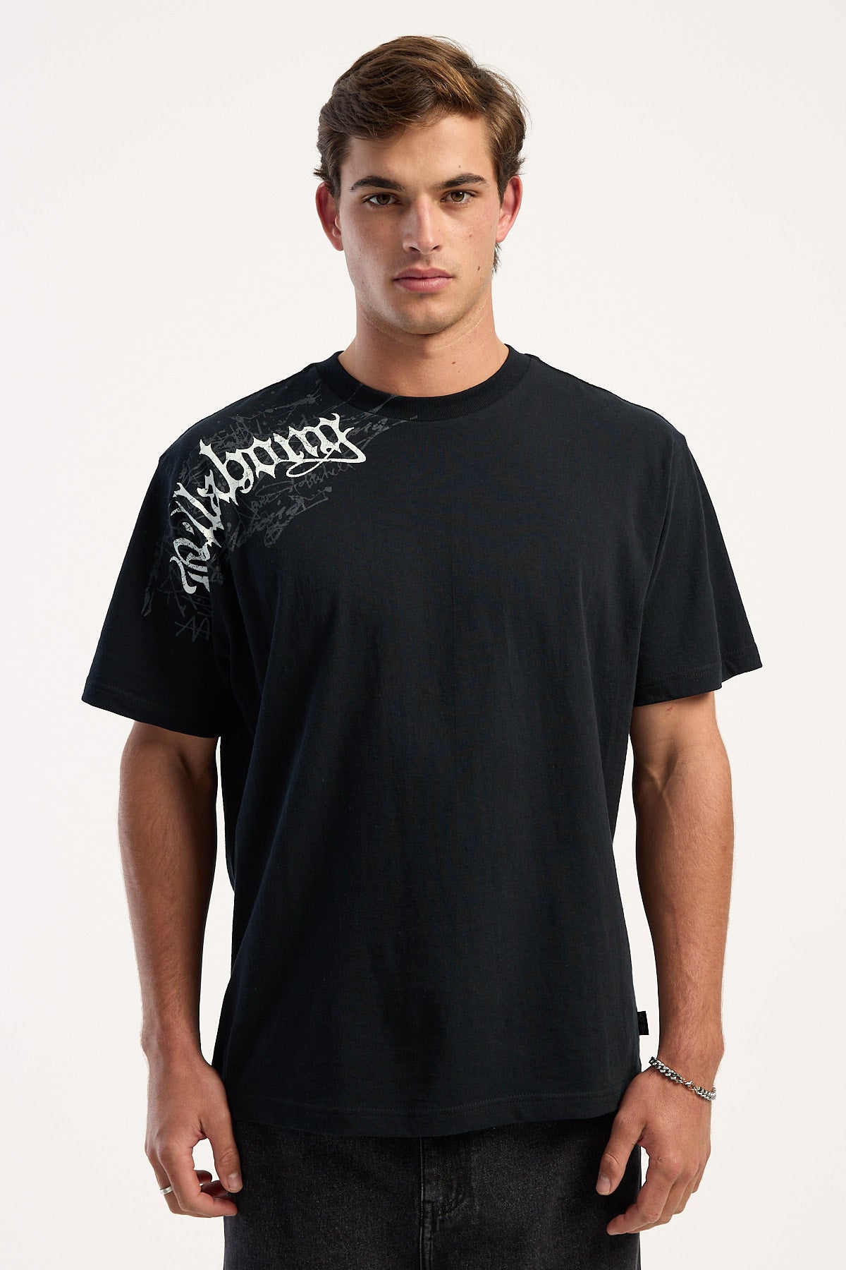Shop Men's T-Shirts | Graphic, Basic & Oversized Tees – Universal